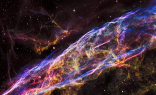 La nébuleuse du Voile photographiée par le télescope spatial Hubble.