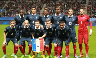 France's team (left to right - second plan : Moussa Sissokho, Raphael Varane, Mapou Yanga Biwa, Paul Pogba, Karim Benzema, Hugo Lloris - first plan : Yohan Cabaye, Christophe Jallet, Mathieu Valbuena, Lucas Digne, Alexandre Lacazette) before the friendly Football Match France vs Albanie at the route de Lorient stadium in Rennes, RENNES-14/11/14.
Credit:Pierre Minier/Ouest Medias/Sipa/OUESTMEDIAS_125073/Credit:PIERRE MINIER/OUEST MEDIA/SIPA/1411151307
