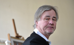 Denis Seznec, ici photographié en 2011, est le petit-fils de Guillaume Seznec, condamné au bagne en 1924 pour le meurtre de Pierre Quémeneur.
