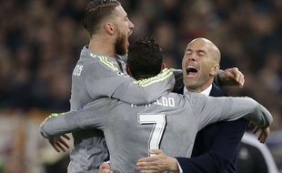 Zinédine Zidane fête un but du Real Madrid à Rome le 17 février 2016.