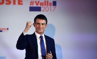 Le candidat à la primaire à gauche Manuel Valls au premier tour de la primaire le 22 janvier 2016 à la Maison de l'Amérique latine à Paris