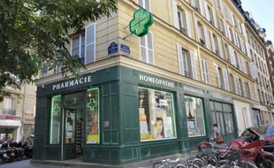 Une pharmacie à Paris