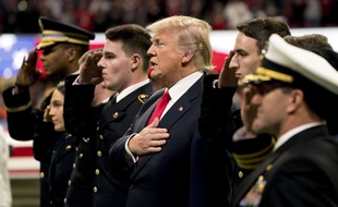 Donald Trump lors de la finale du championnat de football américain universitaire, le 8 janvier 2017.