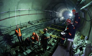 A ses yeux, c'est l'aboutissement d'un "rêve de 150 ans". Le Premier ministre turc Recep Tayyip Erdogan inaugure mardi à Istanbul un tunnel ferroviaire sous le Bosphore, un de ses méga-projets urbains souvent contestés qui ont nourri la fronde antigouvernementale de juin.