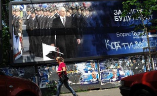 Les Serbes votaient dimanche aux élections présidentielle, législatives et locales marquées par le duel entre le camp pro-européen du président sortant, Boris Tadic, et les nationalistes populistes de Tomislav Nikolic, avec en toile de fond une économie en crise.