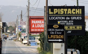 « Quand je vois le nombre de panneaux collés sur la RD6202, j'ai l'impression d'être à Las Vegas », pointe le maire de Nice.