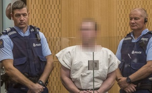 L'auteur présumé des attentats de Christchurch, Brenton Tarrant, a comparu au tribunal pour meutre le 16 mars 2019.