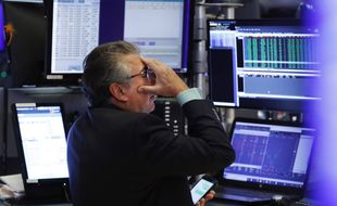 Un trader de Wall Street le 5 août 2019, alors que le Dow Jones a plongé de 3%.