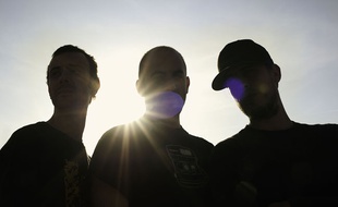 Le trio, basé à Marseille, rêve de jouer au Japon.