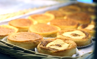 Le célèbre far, pilier de la gastronomie de Bretagne.