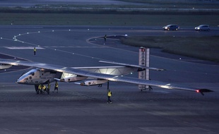L'avion Solar Impulse à l'aéroport de Nagoya, au Japon, le 24 juin 2015.