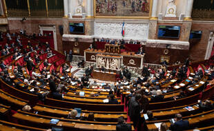 L'Assemblée nationale ne valide pas (pour l'instant) le retour du cumul des mandats pour les parlementaires.