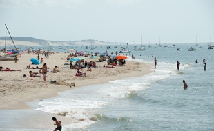 Arcachon, 28 aout 2012. - La plage du Moulleau. Plages arcachonaises. - Photo : Sebastien Ortola