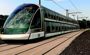 Le futur tram à deux étages de la CTS circulera sur la ligne D allant de Strasbourg à Kehl en enjambant le Rhin.