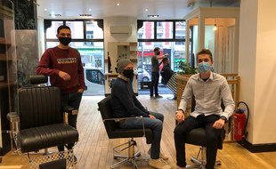 De gauche à droite, Johan Poudroux, Rod Carbon, Guillaume Cochet et au fond, Gaël Stiel, sont les quatre cofondateurs de l'espace de coworking «Markus. Paris» consacré à la coiffure, à Lille.