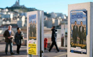 Les affiches de campagne du candidat aux régionales en Paca Christian Estrosi à Marseille, le 30 novembre 2015