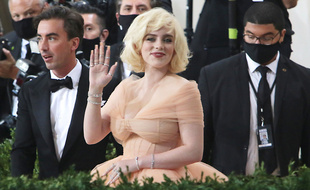 La chanteuse Billie Eilish au Met Gala