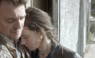 Raymond et Marie dans Un village français, saison 6.