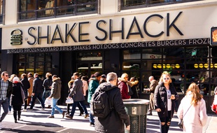 La populaire chaîne de fast-food Shake Shack a annoncé vouloir rendre l'argent emprunté grâce au fond d'urgence