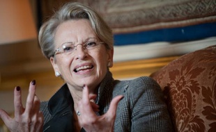 La ministre des Affaires étrangères Michèle Alliot-Marie au Quai d'Orsay, le 04 janvier 2011.