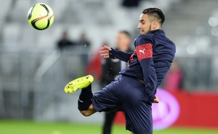 L'attaquant bordelais Adam Ounas avant le match de Ligue 1 contre le GFC Ajaccio, le 5 mars 2016 au stade Matmut Atlantique de Bordeaux.