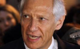 Dominique de Villepin, après l'énoncé du jugement dans l'affaire Clearstream, à la sortie du tribunal correctionnel de Paris, le 28 janvier 2010.