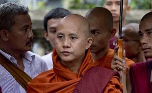Le moine birman controversé Wirathu à Yangon le 20 juin 2014.