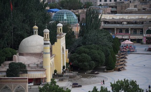 Selon des organisations de défense des droits humains, plus d'un million de musulmans, principalement de l'ethnie turcophone ouïghoure, sont détenus dans des camps de rééducation politique au Xinjiang.