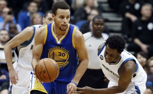 Steph Curry face aux Wolves