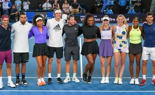 Plusieurs joueurs et joueuses prennent la pose lors de l'Open d'Australie, le 15 janvier 2020 à Melbourne.