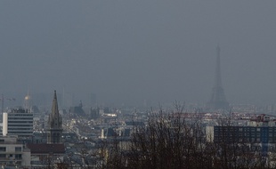 La photo a été prise à Paris lors d'un pic de pollution, en mars 2014.