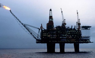 Plateforme de forage pétrolière en mer du Nord.