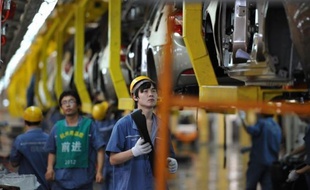 La Chine a annoncé lundi un ralentissement de sa croissance à 7,7% en rythme annuel au premier trimestre, un résultat inférieur aux attentes des analystes qui s'inquiètent des fragilités de la deuxième économie mondiale..