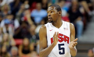 Les Etats-Unis ont écrasé la République dominicaine 113 à 59 jeudi à Las Vegas (Nevada) lors du premier de leurs cinq matches de préparation aux jeux Olympiques mais ont appris le forfait de leur ailier-fort Blake Griffin, blessé au genou gauche.