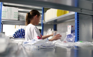 Illustration de la pharmacie du Centre hospitalier privé (CHP) de Saint-Grégoire, près de Rennes.