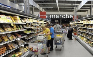 Les dépenses de consommation des ménages français sont restées stables en octobre sur un mois, après une baisse de 0,2% en septembre, annonce mercredi l'Institut national de la statistique et des études économiques.