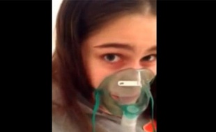 Capture d'écran d'une vidéo de Catarina Simonsen, une jeune Italienne gravement malade.