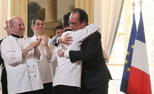 Pierre-Henri n'a pas hésité à prendre le président Hollande dans ses bras.