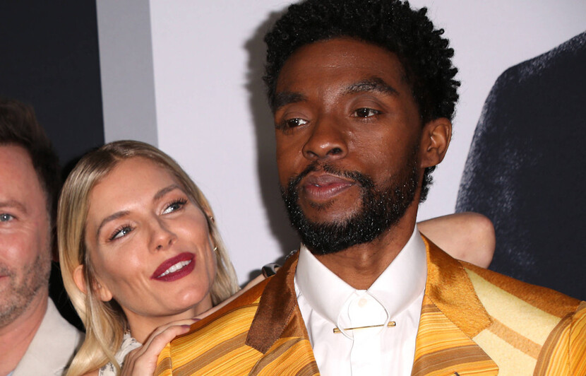Chadwick Boseman a donné une partie de son salaire à Sienna Miller