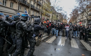 Quelques milliers de personnes ont manifeste ce samedi, lors de Marche des Libertés, pour protester contre la loi "Sécurité Globale".