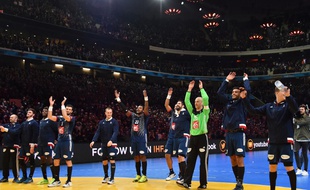 Les Bleus saluent leur public au stade Pierre Mauroy
