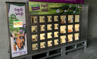 Dans les casiers réfrigérés installés à la sortie de la gare d'Oullins vers Lyon, chacun peut acheter des produits de la ferme en quelques minutes.