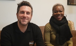 Laurent Kebous Bousquet des Hurlements d'Léo et Perrine Fifadji, qui a rejoint le groupe bordelais sur le projet « mondial Stéréo».
