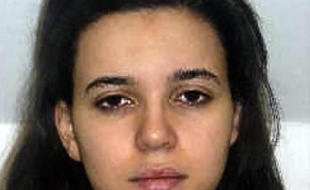 Photo fournie par la police française le 9 janvier 2015 de Hayat Boumeddiene, soupçonnée d'être impliquée dans le meurtre d'une policière à Montrouge, près de Paris, à l'instar d'Amedy Coulibaly, son compagnon