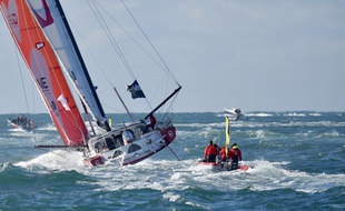 Tanguy de Lamotte a décidé de rentrer aux Sables d'Olonne après avoir subi une grosse avarie lors du Vendée Globe, le 15 novembre 2016.
