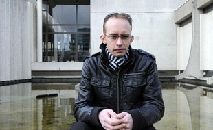 Bruno Wiel devant le Palais de justice de Créteil le 20 janvier 2011.