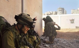 Israël a pris vendredi le risque de heurter la communauté internationale en faisant fi d'un appel du Conseil de sécurité de l'ONU à un cessez-le-feu immédiat à Gaza en arguant qu'il ne garantirait pas l'arrêt des attaques du mouvement palestinien Hamas.