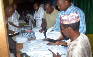 Le comptage de voix se poursuivait dimanche en Guinée au lendemain d'élections législatives qui se sont déroulées dans le calme et ont mobilisé les électeurs en dépit de craintes de violences.