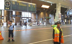 La gare centrale d'Oslo, en Norvège, a été évacuée tôt mercredi 27 juillet 2011.