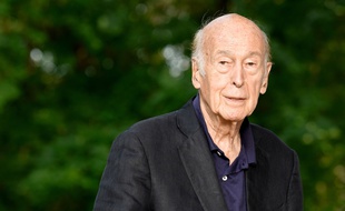 Valery Giscard d'Estaing, photographié le 20 août 2015 dans le village de Chanceaux-pres-Loche.